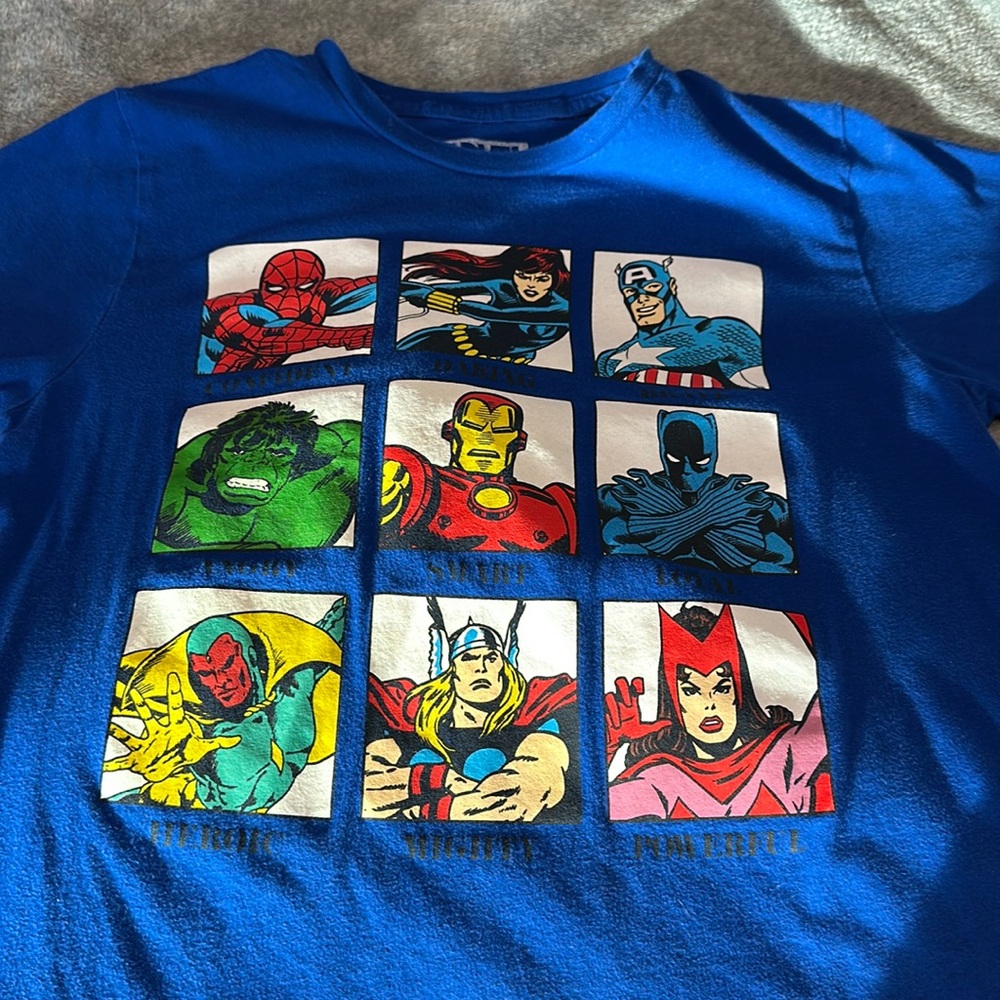 💰BOGO, 1 EQUAL OR LESSER PRICE💰 Gap Kids x Marvel T-Shirt, Superheros, Blue